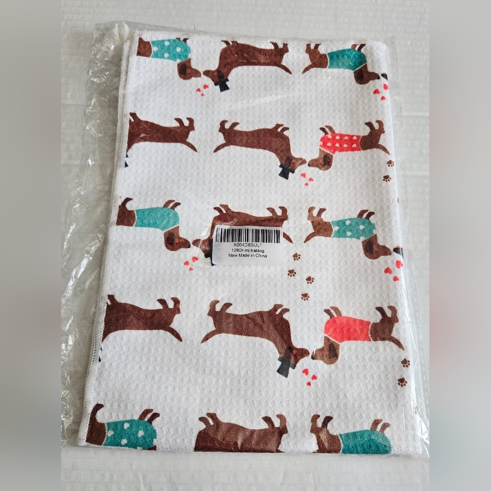 Dachshund‎ Dog Print Microfiber Quick Dry Lint Free Towel 24" x 16"